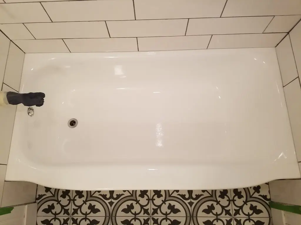 Bathtub refinishing before and after in Denver
